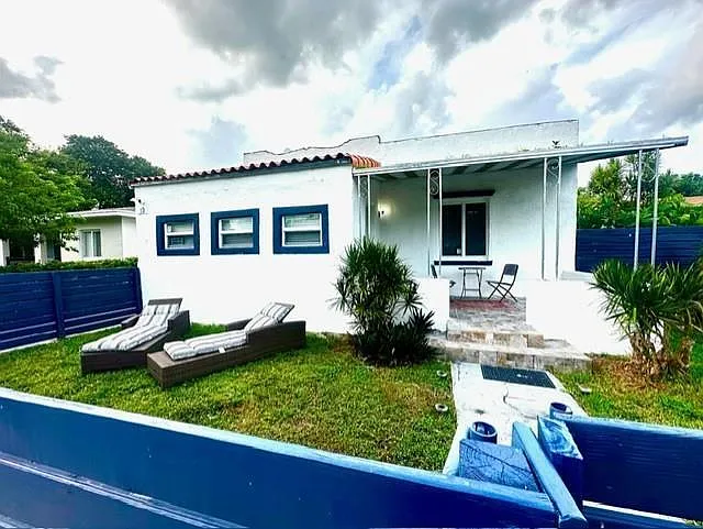 4 bed, 2.0 bath, 1647 sqft, $4,500 — Photo 1