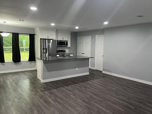 3rd image of 611 N Green St