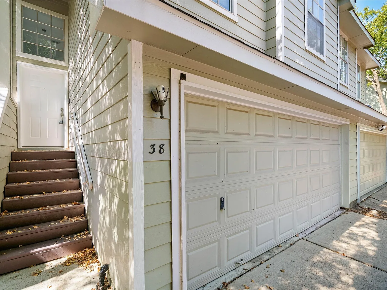 3 bed, 2.5 bath, 1559 sqft, $2,550 — Photo 2