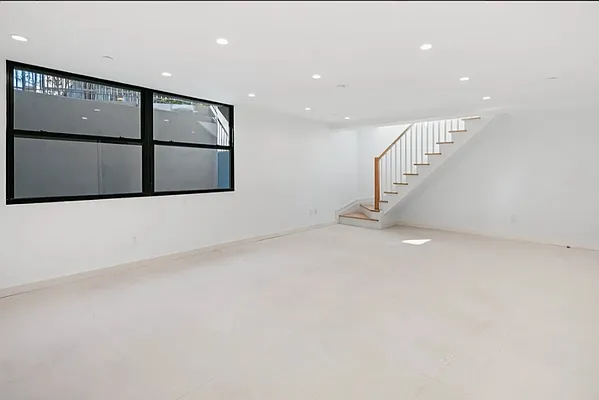 Rented by Real Team Brokerage | media 16