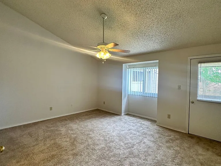 1707 E Walnut Lawn St — Photo 20