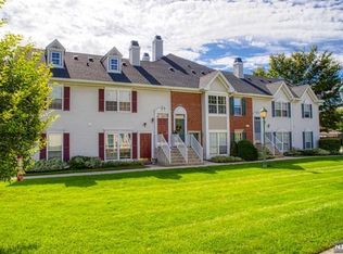 1013 Cumberland Ct, Mahwah, NJ 07430