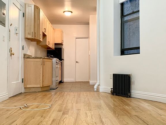 2nd image of 224 E 27th St APT 1A