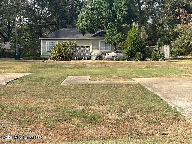 2nd image of 501 Bell Ave