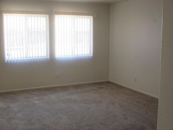 4th image of 4790 Woods Ln