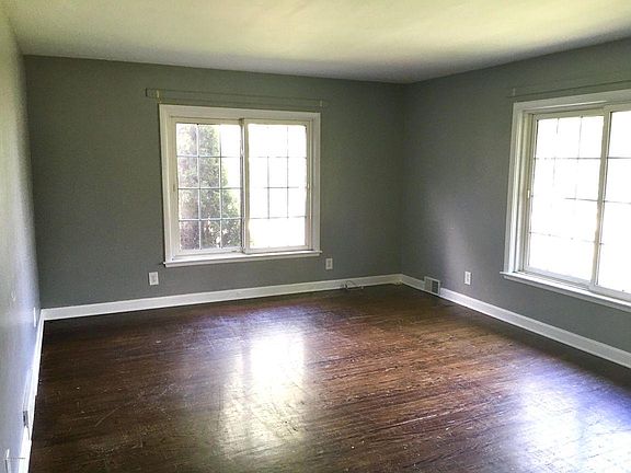 3rd image of 217 Lakeshore Dr