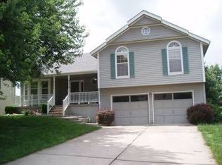 1634 SE Boone Trl, Lees Summit, MO 64063