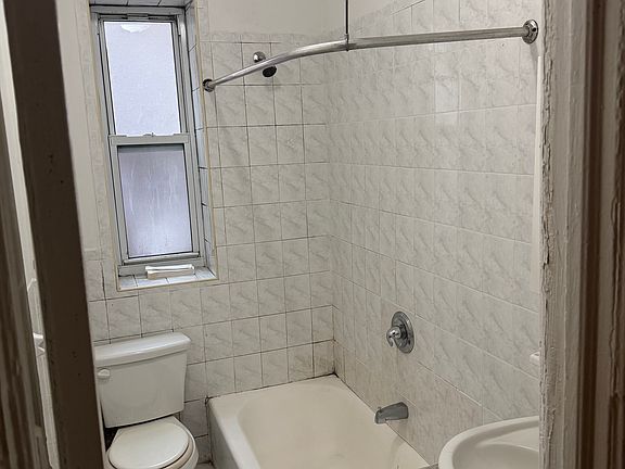 3rd image of 1575 Thieriot Ave #J