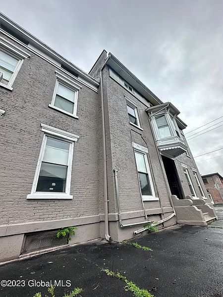 4th image of 629 3rd Avenue