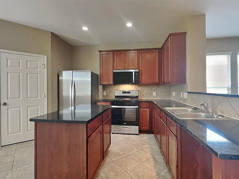 7418 Jacobs Well Dr — Photo 2