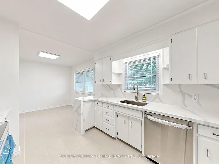 27 Patricia Dr — Photo 9