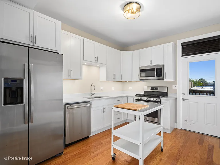 2329 W Chicago Ave — Photo 6