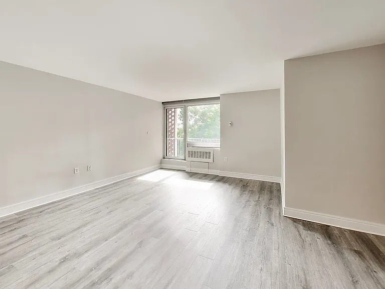 800 4th St SW #525 — Photo 5