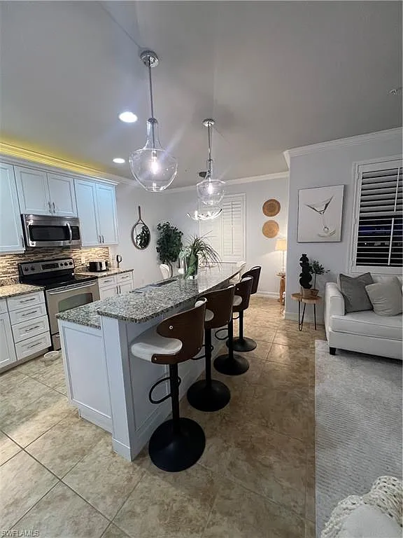 3 bed, 2.5 bath, 2004 sqft, $6,280 — Photo 4