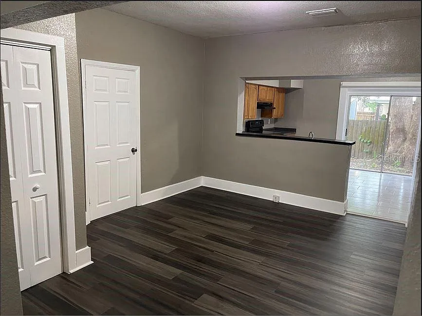 3 bed, 2.0 bath, 2000 sqft, $1,899 — Photo 3