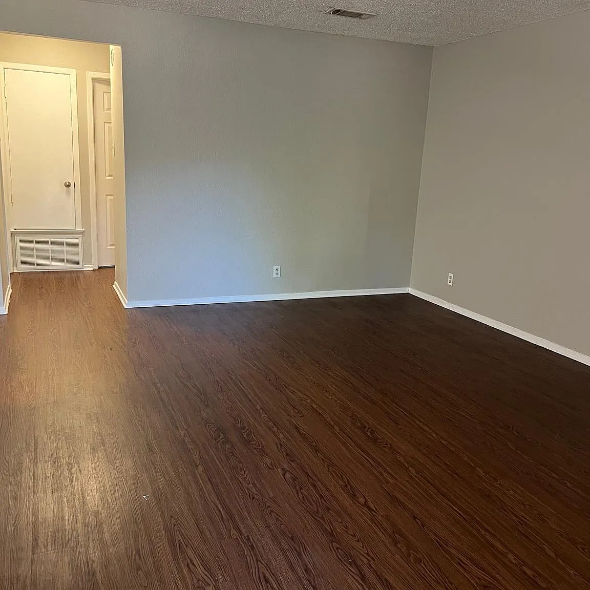 2 bed, 1.0 bath, 780 sqft, $950 — Photo 2