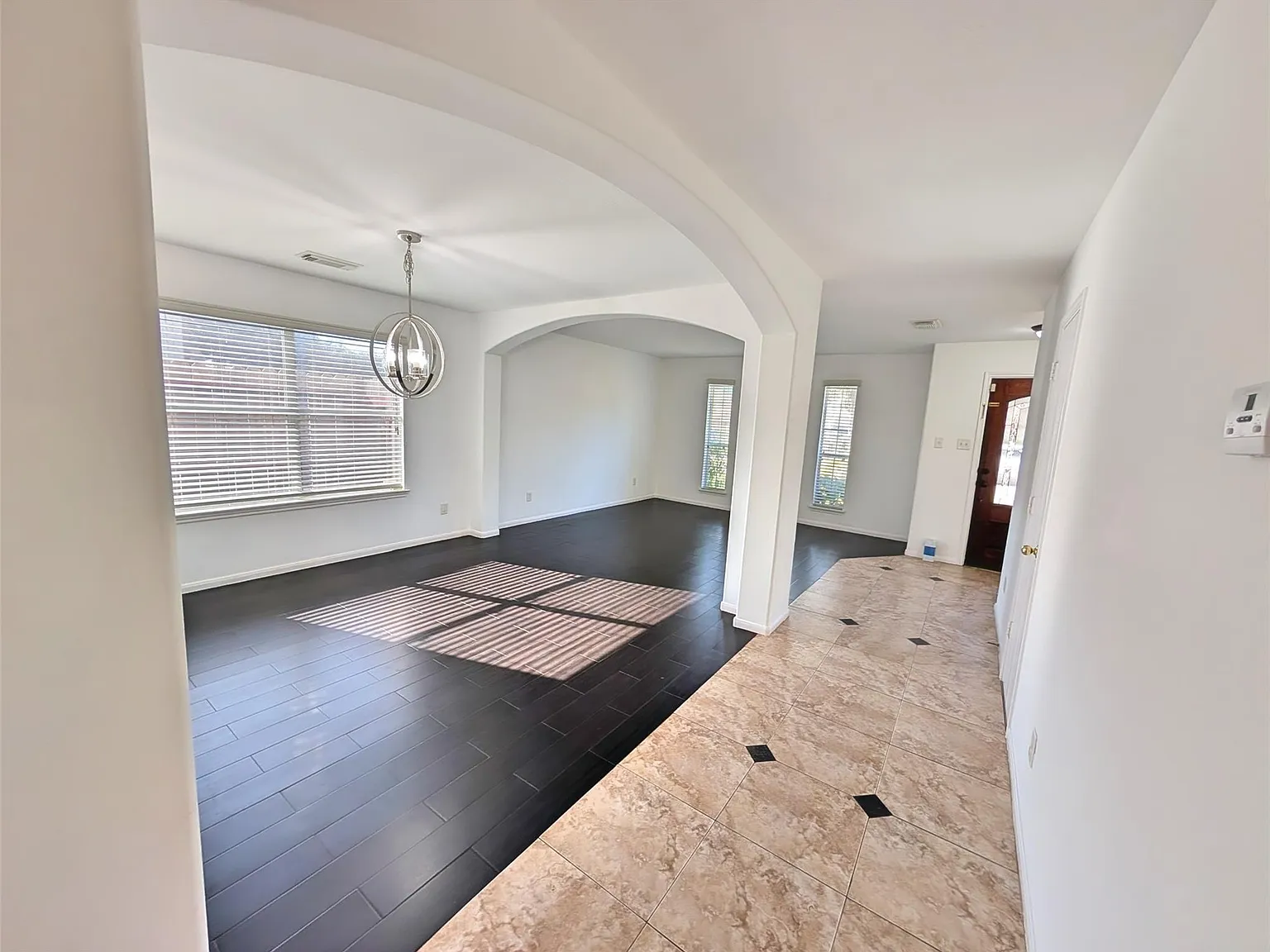 4 bed, 2.5 bath, 2719 sqft, $2,850 — Photo 3