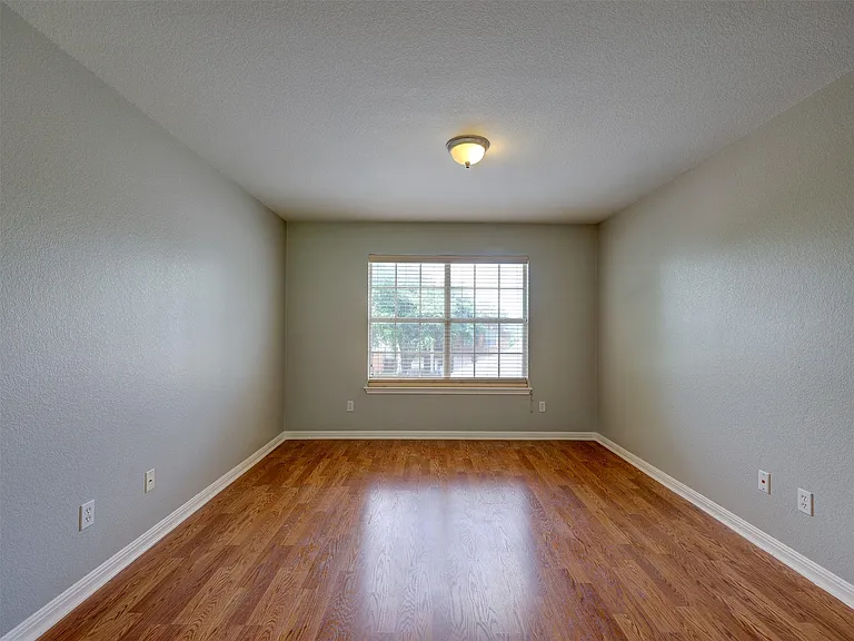 1554 Homewood Cir — Photo 23