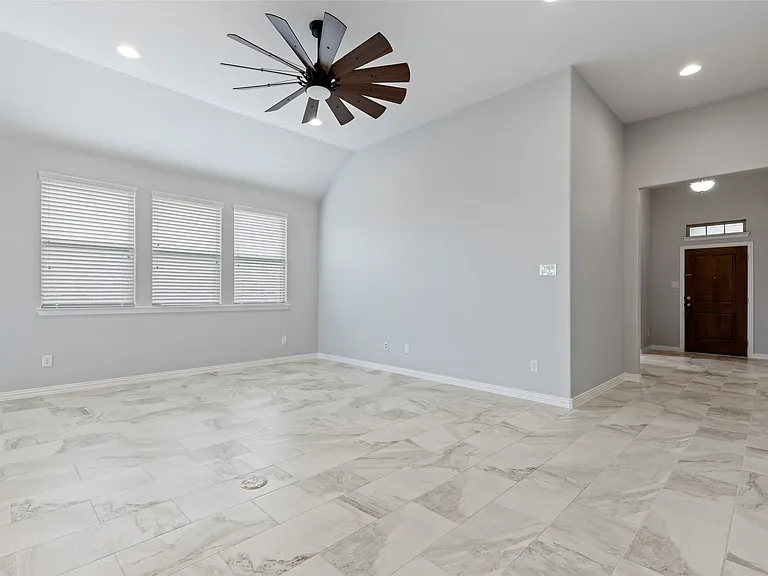912 Slate Ln — Photo 27