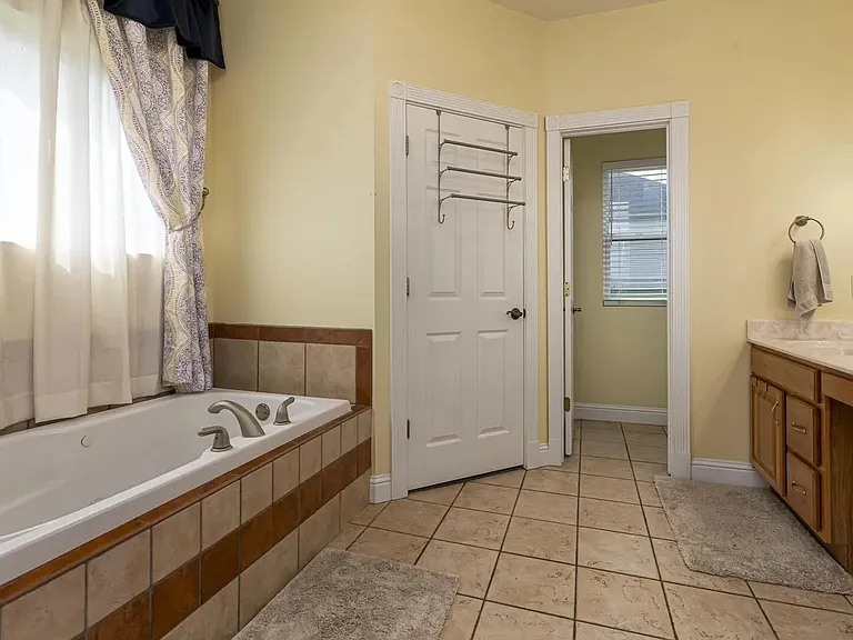 2207 Westminster Dr — Photo 14
