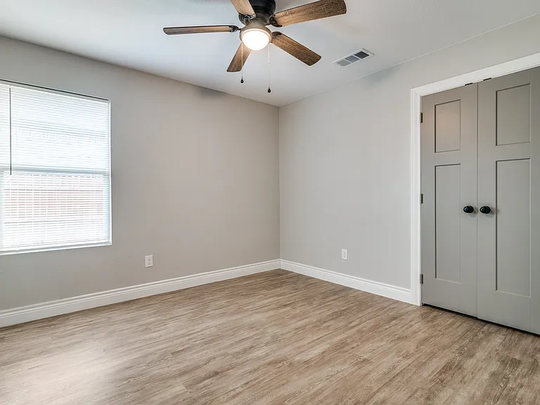 2734 Waters Edge — Photo 17