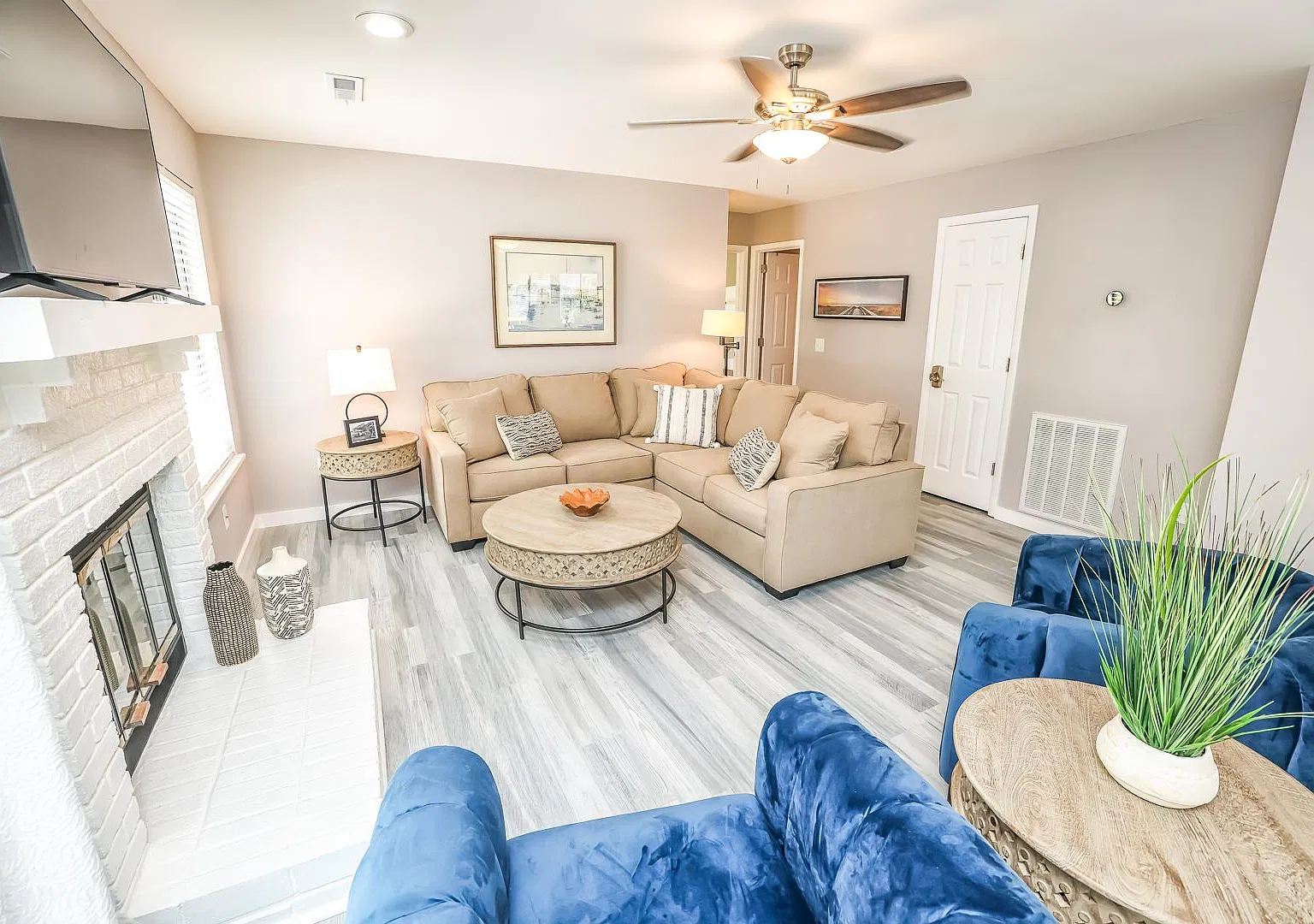 5543 Whisper Creek Ln — Photo 3