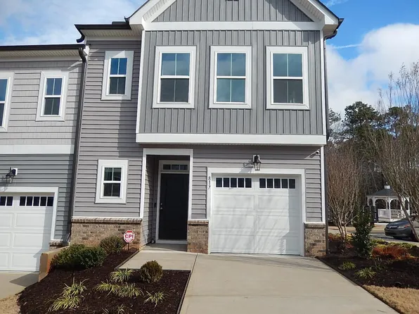 817 Oak Center Dr, Raleigh, NC 27610