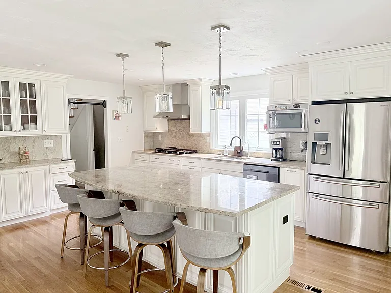 16 Westside Dr — Photo 10