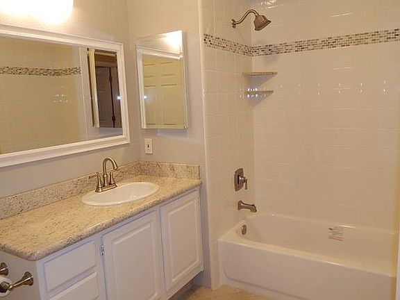 5th image of 501 Gibson Dr #000