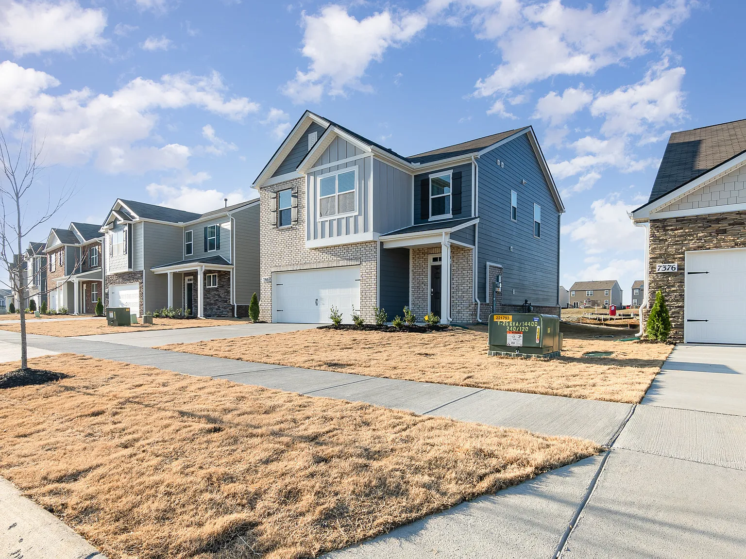 7368 Golden Way — Photo 4