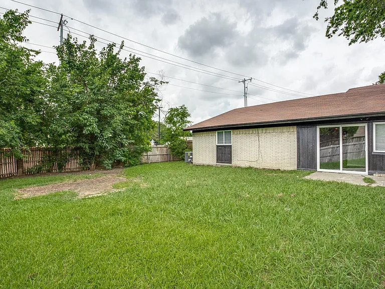810 Ravencroft Dr — Photo 22