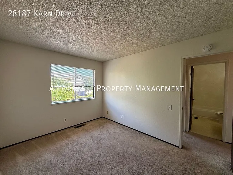 28187 Karn Dr — Photo 15