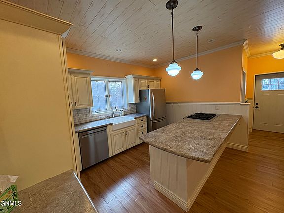 3rd image of 615 Main St