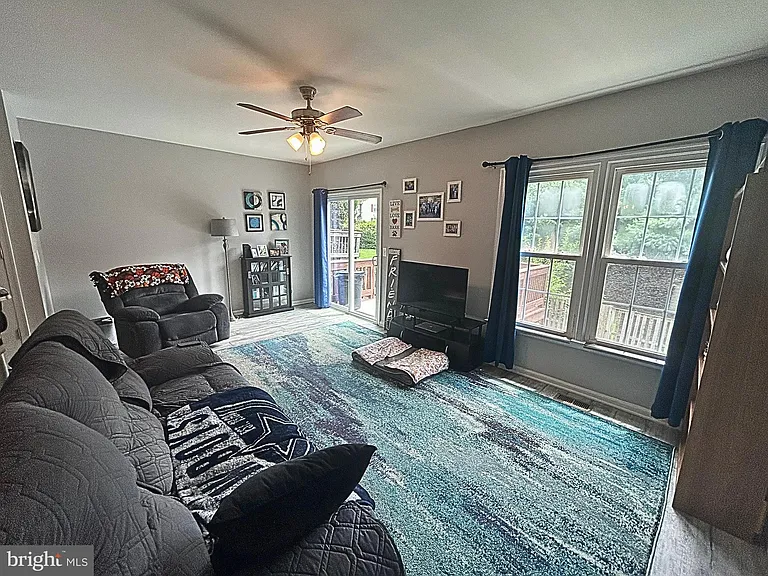 715 Acorn Ct — Photo 25