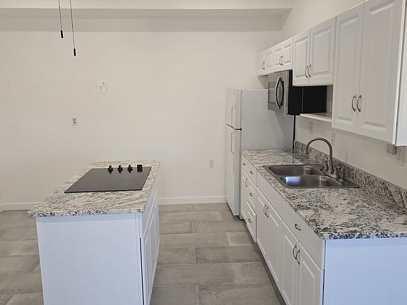 2nd image of 1574 Aspen Springs Rd