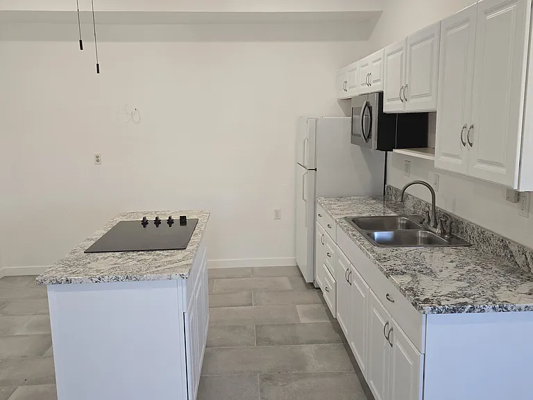 1574 Aspen Springs Rd — Photo 2