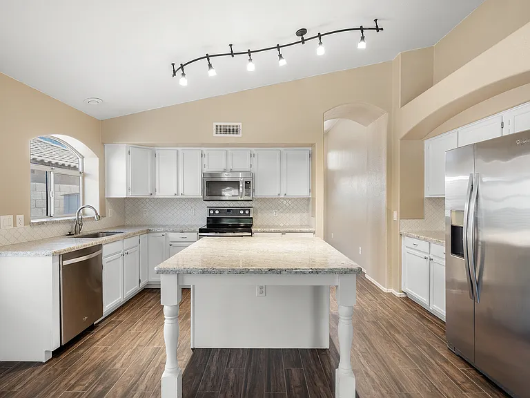 7936 W Taro Ln — Photo 7