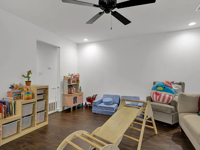 1215 Dowden St — Photo 15