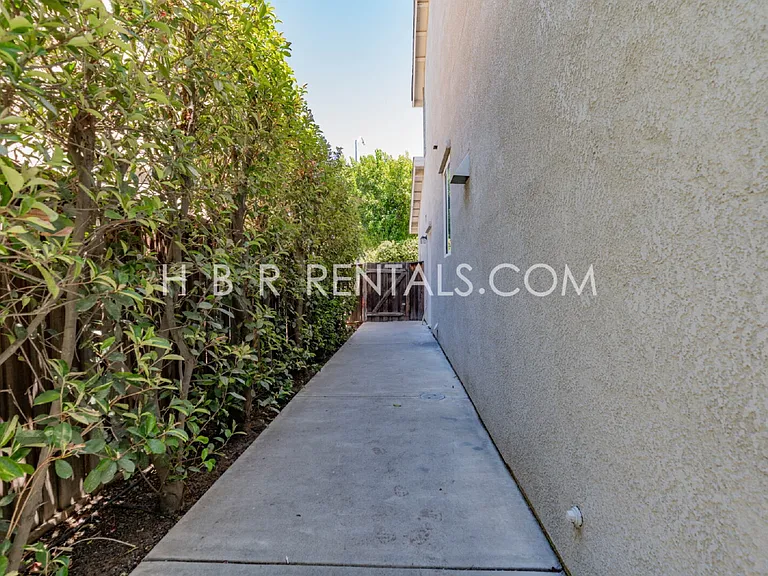 483 Summer Ln — Photo 33