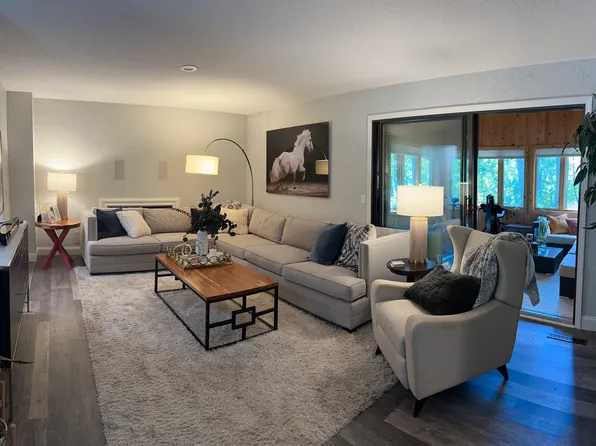 563 Broadway Ave N, Wayzata, MN 55391