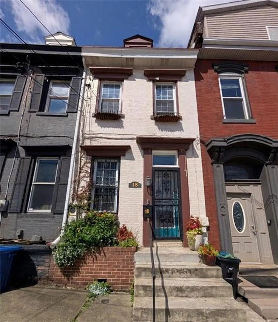 Updated South Side townhome with a private fenced backyard and walkable location. — Photo 1