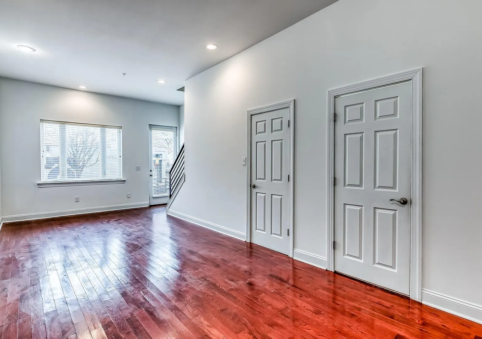 4 bed, 2.5 bath, 2000 sqft, $3,650 — Photo 4