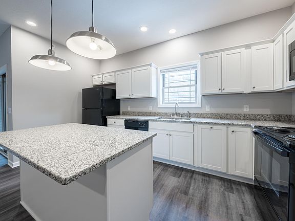 2nd image of 21 Greentree Dr