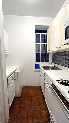 Rented by Brown Harris Stevens Forest Hills LLC | media 4