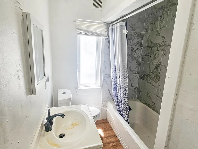 14575 Strathmoor St — Photo 5