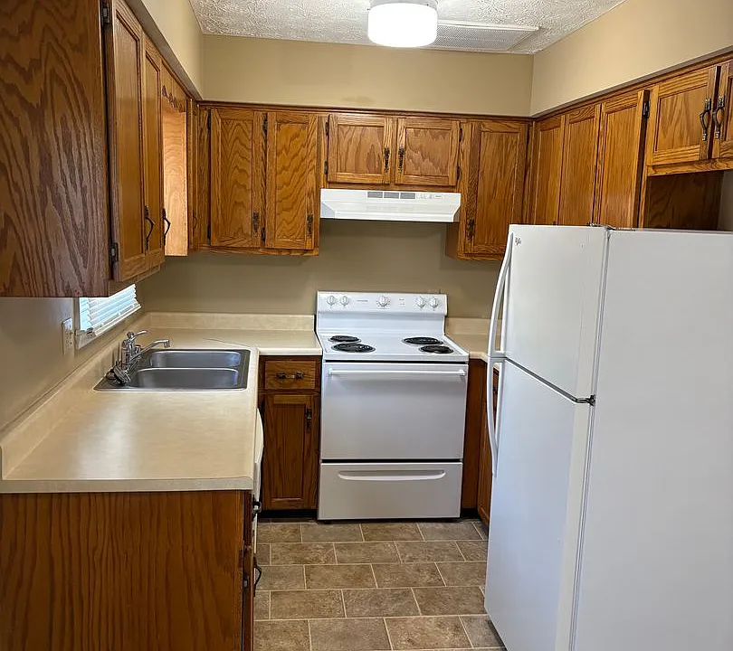 216 Calumet Dr