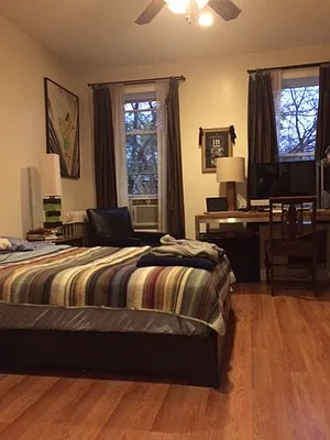 Rented by Perl Group Real Estate | media 2