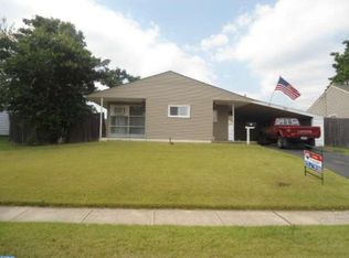 172 Crabtree Dr, Levittown, PA 19055