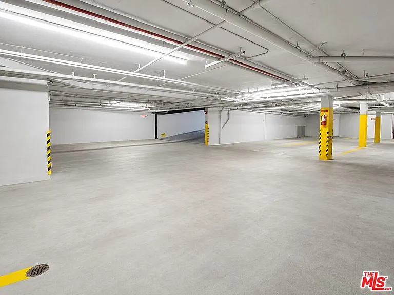 342 N Palm Dr #201 — Photo 8
