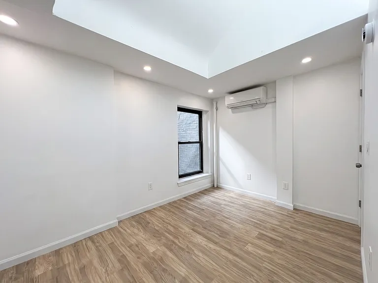 154 E 39th St #3 — Photo 3